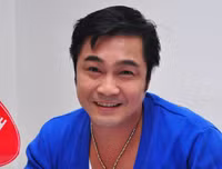 [ẢNH] Lý Hùng: Quý ông giàu có bậc nhất showbiz Việt vẫn lẻ bóng ở độ tuổi U50