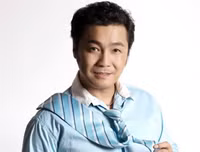 [ẢNH] Lý Hùng: Quý ông giàu có bậc nhất showbiz Việt vẫn lẻ bóng ở độ tuổi U50