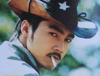 [ẢNH] Lý Hùng: Quý ông giàu có bậc nhất showbiz Việt vẫn lẻ bóng ở độ tuổi U50