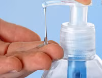 [ẢNH] Người dân nên dùng gì để thay thế khi nước rửa tay 