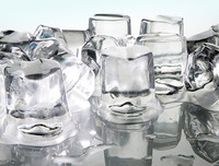 [ẢNH] Những công dụng bất ngờ ít biết của đá lạnh