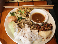 [ẢNH] Độc đáo không gian ăn chay đúng Kỷ niệm 65 năm ngày Giải phóng Thủ đô 10-10