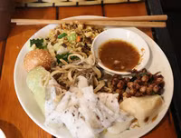 [ẢNH] Độc đáo không gian ăn chay đúng Kỷ niệm 65 năm ngày Giải phóng Thủ đô 10-10