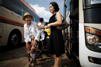 [ẢNH] Đẫm nước mắt ngày đoàn tụ các gia đình ly tán do chiến tranh Triều Tiên sau 69 năm