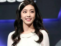 [ẢNH] Vợ kém 17 tuổi của tài tử 