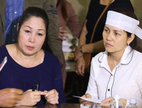 Phản cảm chen lấn, xô đẩy trong đám tang Anh Vũ chỉ để... livestream, quay clip làm Youtube