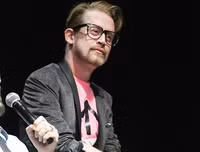 [ẢNH] Cuộc sống đầy thăng trầm của Macaulay Culkin – sao nhí phim 