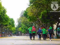 [Ảnh] Thú vị trước một Hồ Gươm vắng lặng trong ngày đầu tiên của dịp nghỉ lễ