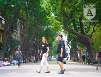 [Ảnh] Thú vị trước một Hồ Gươm vắng lặng trong ngày đầu tiên của dịp nghỉ lễ