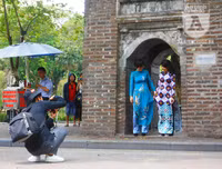 [Ảnh] Thú vị trước một Hồ Gươm vắng lặng trong ngày đầu tiên của dịp nghỉ lễ