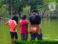 [Ảnh] Thú vị trước một Hồ Gươm vắng lặng trong ngày đầu tiên của dịp nghỉ lễ