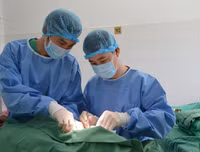 Hoại tử kinh hoàng trên cơ thể vì tiêm mỡ tự thân, chất làm đầy