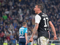 [ẢNH] Chuyển nhượng bóng đá quốc tế ngày 6-8: Man City bán Sane với mức giá kỷ lục