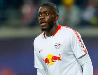 [ẢNH] Chuyển nhượng bóng đá quốc tế ngày 6-8: Man City bán Sane với mức giá kỷ lục