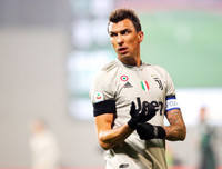 [ẢNH] Chuyển nhượng bóng đá quốc tế ngày 6-8: Man City bán Sane với mức giá kỷ lục