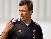 [ẢNH] Chuyển nhượng bóng đá quốc tế ngày 6-8: Man City bán Sane với mức giá kỷ lục