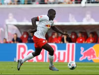 [ẢNH] Chuyển nhượng bóng đá quốc tế ngày 6-8: Man City bán Sane với mức giá kỷ lục