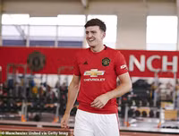 [ẢNH] Chuyển nhượng bóng đá quốc tế ngày 6-8: Man City bán Sane với mức giá kỷ lục