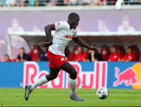 [ẢNH] Chuyển nhượng bóng đá quốc tế ngày 6-8: Man City bán Sane với mức giá kỷ lục