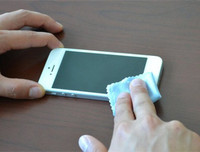 [ẢNH] Vệ sinh điện thoại đúng cách chống lây nhiễm virus Covid-19