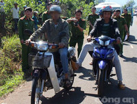 [ẢNH] Nguy hiểm khôn lường khi bật đèn pha không đúng cách