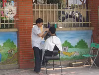 [Ảnh] Đa dạng cách chống nắng của người Hà Nội trong ngày đầu nóng cao điểm