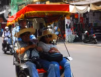 [Ảnh] Người dân Hà Nội chật vật di chuyển, mưu sinh trong cái nắng 40 độ C