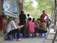 [Ảnh] Đa dạng cách chống nắng của người Hà Nội trong ngày đầu nóng cao điểm