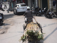 [Ảnh] Đa dạng cách chống nắng của người Hà Nội trong ngày đầu nóng cao điểm