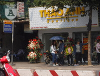 [Ảnh] Người dân Hà Nội chật vật di chuyển, mưu sinh trong cái nắng 40 độ C