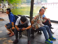[Ảnh] Đa dạng cách chống nắng của người Hà Nội trong ngày đầu nóng cao điểm