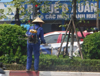 [Ảnh] Người dân Hà Nội chật vật di chuyển, mưu sinh trong cái nắng 40 độ C