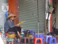 [Ảnh] Người dân Hà Nội chật vật di chuyển, mưu sinh trong cái nắng 40 độ C