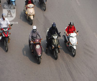 [Ảnh] Người dân Hà Nội chật vật di chuyển, mưu sinh trong cái nắng 40 độ C