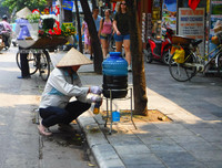 [Ảnh] Đa dạng cách chống nắng của người Hà Nội trong ngày đầu nóng cao điểm