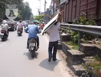 [Ảnh] Người dân Hà Nội chật vật di chuyển, mưu sinh trong cái nắng 40 độ C