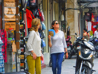 [Ảnh] Người dân Hà Nội chật vật di chuyển, mưu sinh trong cái nắng 40 độ C