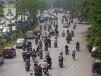 [Ảnh] Người dân Hà Nội chật vật di chuyển, mưu sinh trong cái nắng 40 độ C