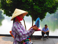 [Ảnh] Người dân Hà Nội chật vật di chuyển, mưu sinh trong cái nắng 40 độ C