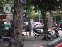 [Ảnh] Người dân Hà Nội chật vật di chuyển, mưu sinh trong cái nắng 40 độ C