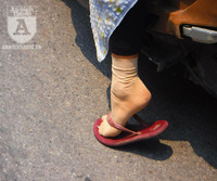 [Ảnh] Người dân Hà Nội chật vật di chuyển, mưu sinh trong cái nắng 40 độ C