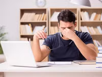 [ẢNH] Những thói quen xấu có thể gây hại cho mắt mà nhiều người mắc phải