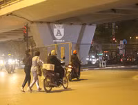 [Ảnh] Những hành vi vượt đèn đỏ, đi ngược chiều… cần xử lý thật nghiêm