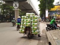 [Ảnh] Những hành vi vượt đèn đỏ, đi ngược chiều… cần xử lý thật nghiêm