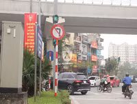 [Ảnh] Những hành vi vượt đèn đỏ, đi ngược chiều… cần xử lý thật nghiêm