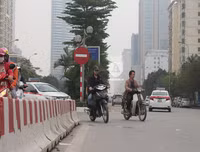 [Ảnh] Những hành vi vượt đèn đỏ, đi ngược chiều… cần xử lý thật nghiêm