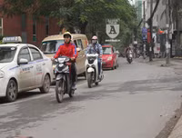 [Ảnh] Những hành vi vượt đèn đỏ, đi ngược chiều… cần xử lý thật nghiêm