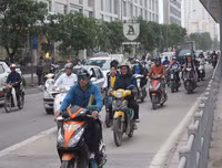 [Ảnh] Những hành vi vượt đèn đỏ, đi ngược chiều… cần xử lý thật nghiêm