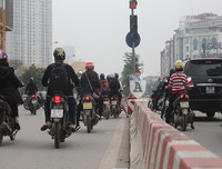 [Ảnh] Những hành vi vượt đèn đỏ, đi ngược chiều… cần xử lý thật nghiêm