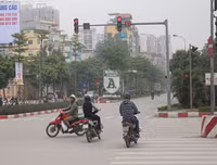 [Ảnh] Những hành vi vượt đèn đỏ, đi ngược chiều… cần xử lý thật nghiêm